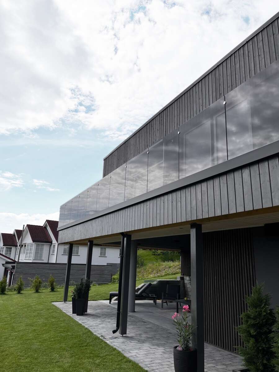 IDT Pure bunnprofil sidemontert utvendig hjørne sort