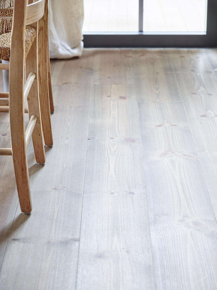 Moelven Kongle børstet furu heltregulv 20x117x2200