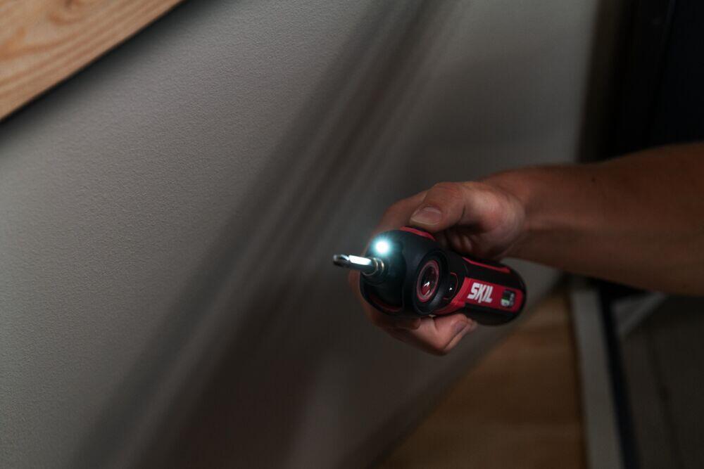 Skil 2714 batteridrevet skrutrekker m/bits