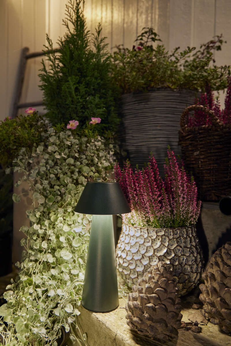 Max oppladbar bordlampe