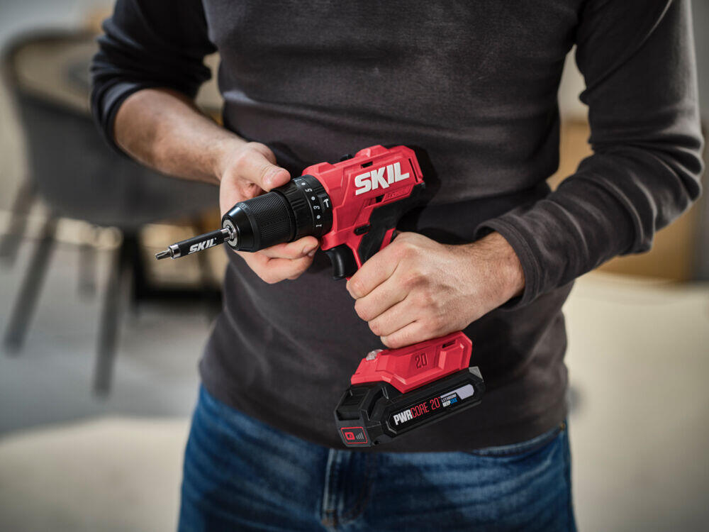 Skil 3021 RC bil og slagdrill m/batteri