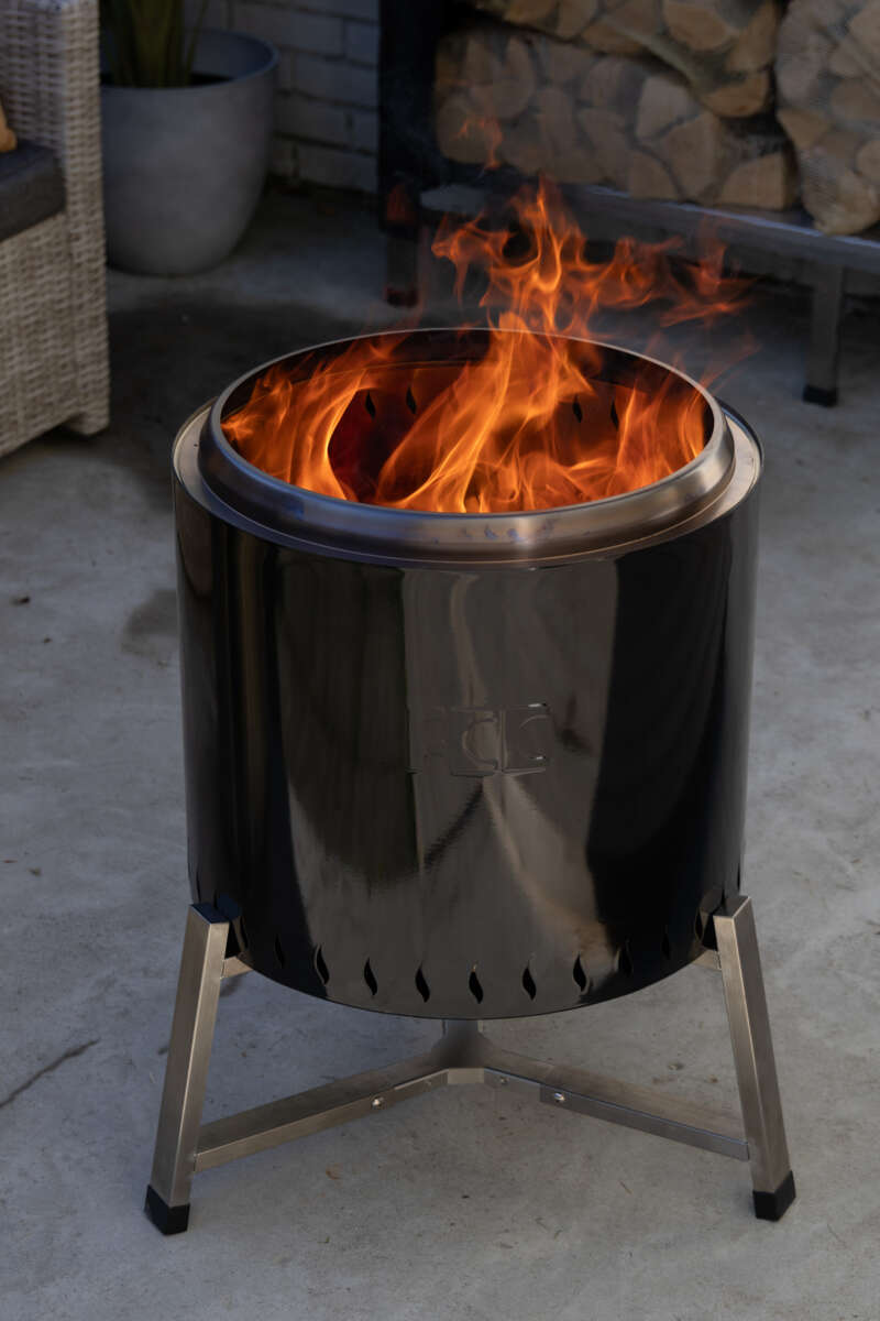 FCC Volcano medium svart emaljert båltønne