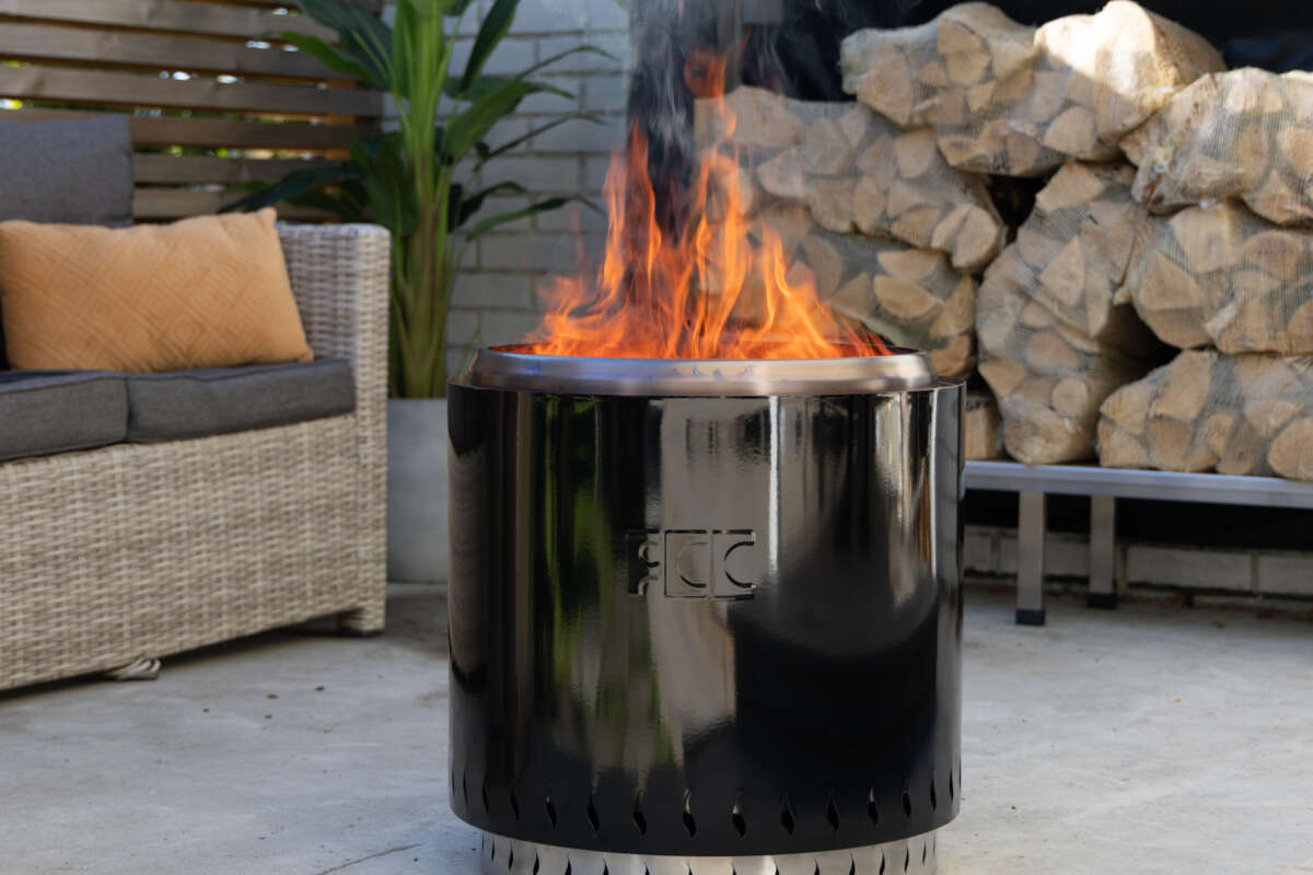 FCC Volcano medium svart emaljert båltønne