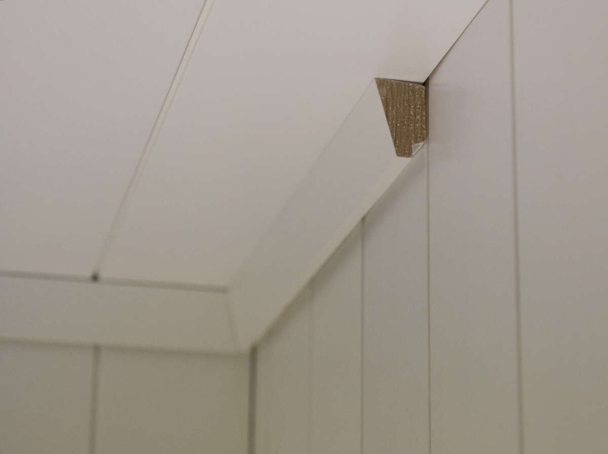 Combiwood 21x34x4400 enkel skygge taklist malt