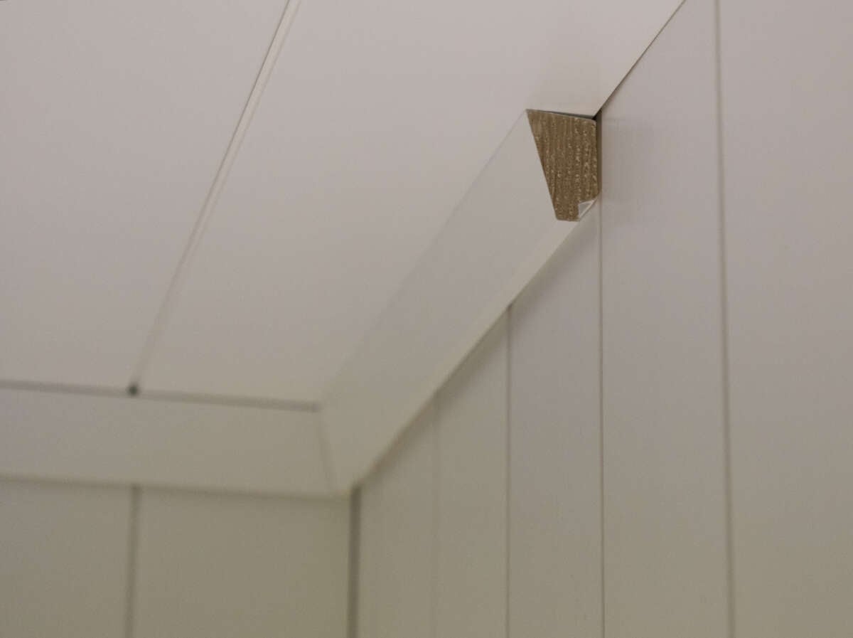 Combiwood 21x34x4400 enkel skygge taklist malt