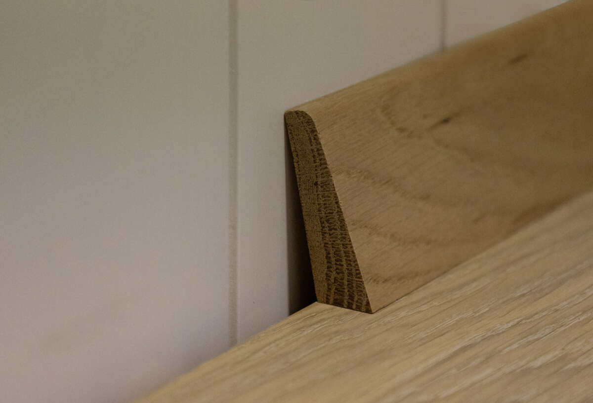 Combiwood 12x50x4400 gulvlist skrå eik lakkert