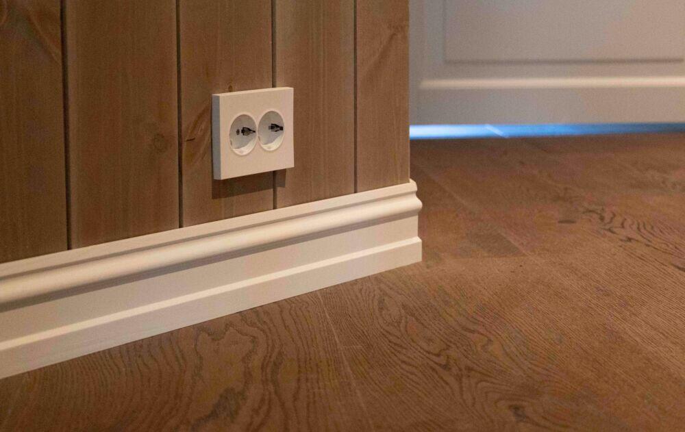 Combiwood 21x95x4400 gulvlist profil malt