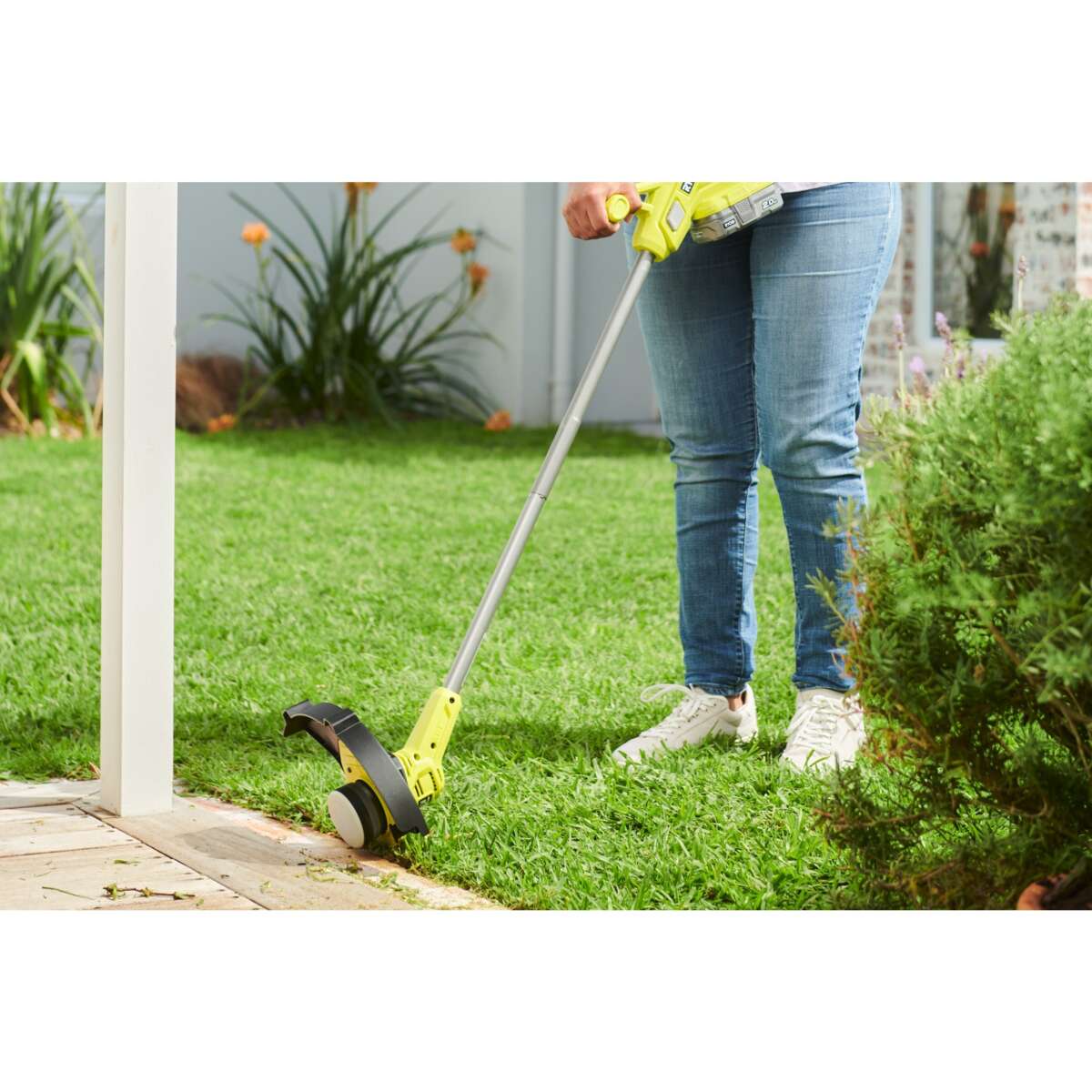 Ryobi ONE+ RY18LT23A-120P gressstrimmer m/batteri og lader