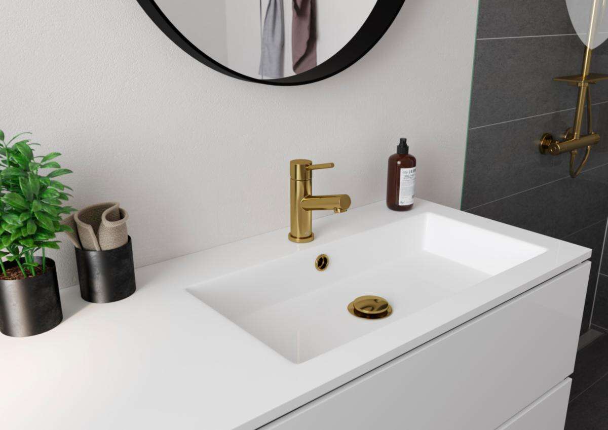 Adora Imperia blandebatteri servant