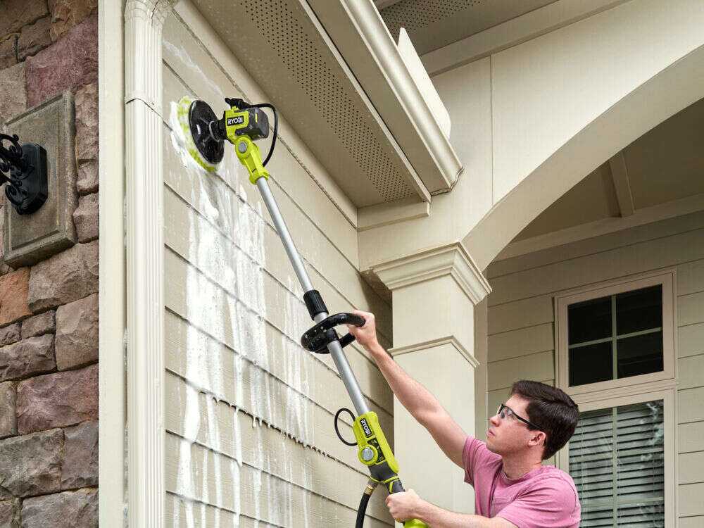 Ryobi RWTS18-0 18V ONE+™ Teleskopisk Rengjøringsbørste m/vanntilførsel