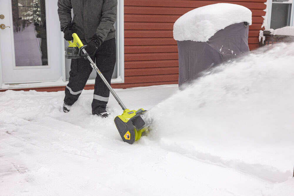 Ryobi RY36ST30B-0 Max Power snøslynge u/batteri