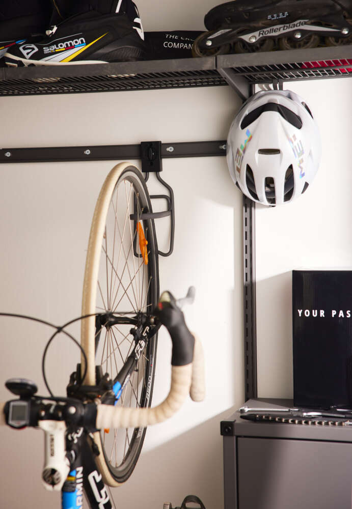 Elfa Garage+ graphite vertikal sykkelholder
