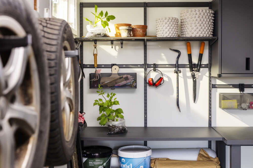 Elfa Garage+ graphite beslag til hengeskinne 2-pk