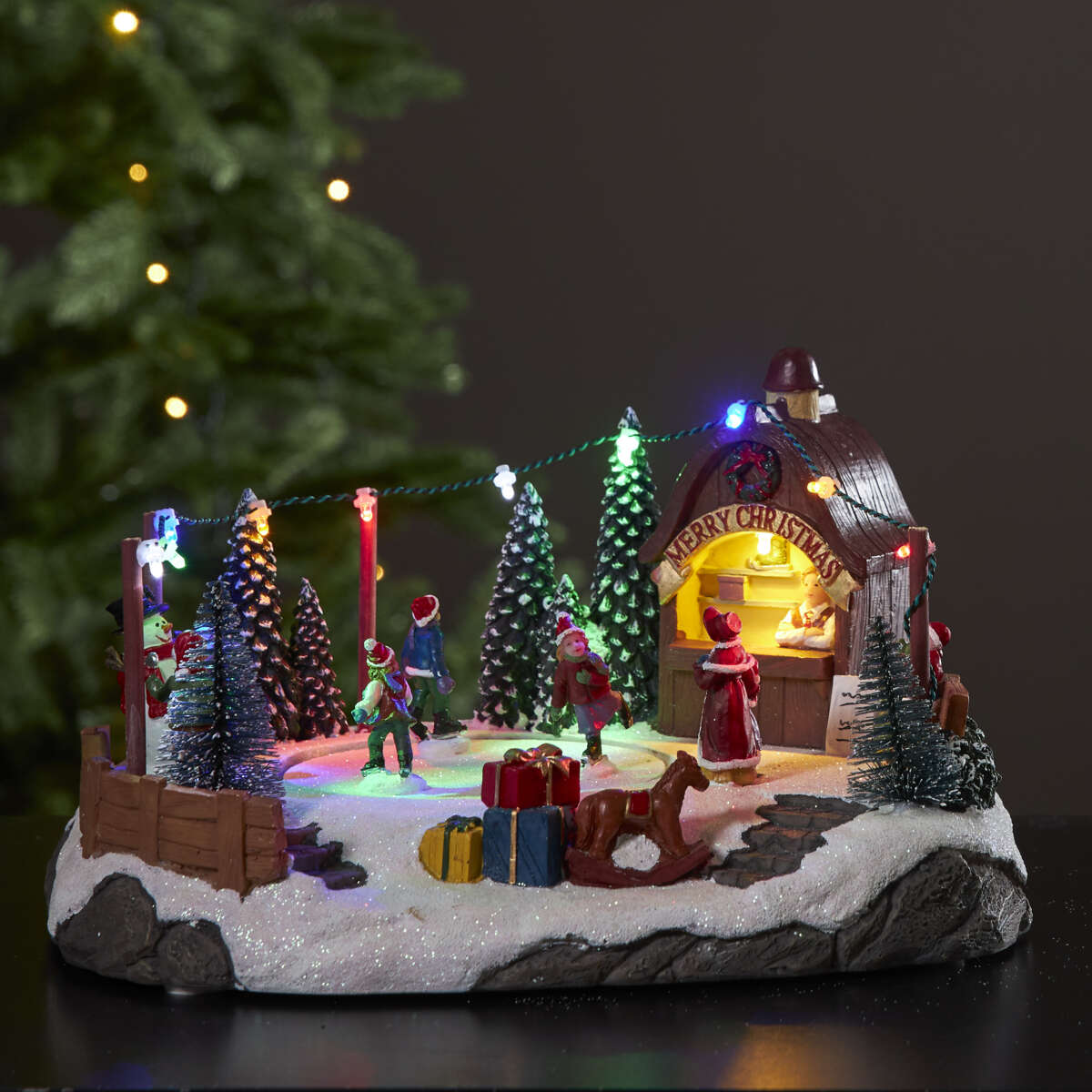 Iceville LED-lys juleby med skøytebane