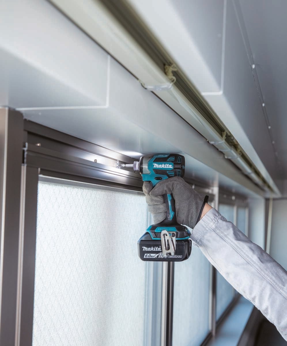 Makita DTD173ZJX2 slagskrutrekker u/batteri med bitssett