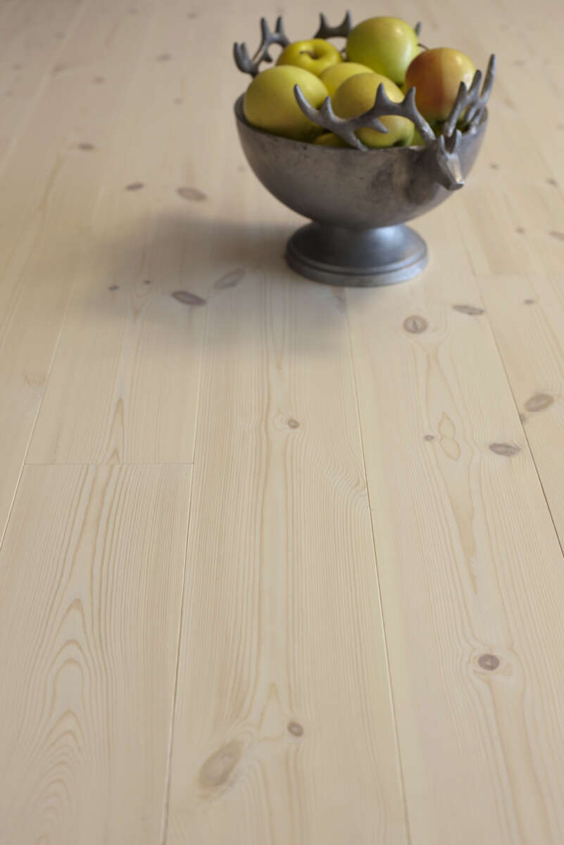 Moelven Arctic Natur furu heltregulv 20x142