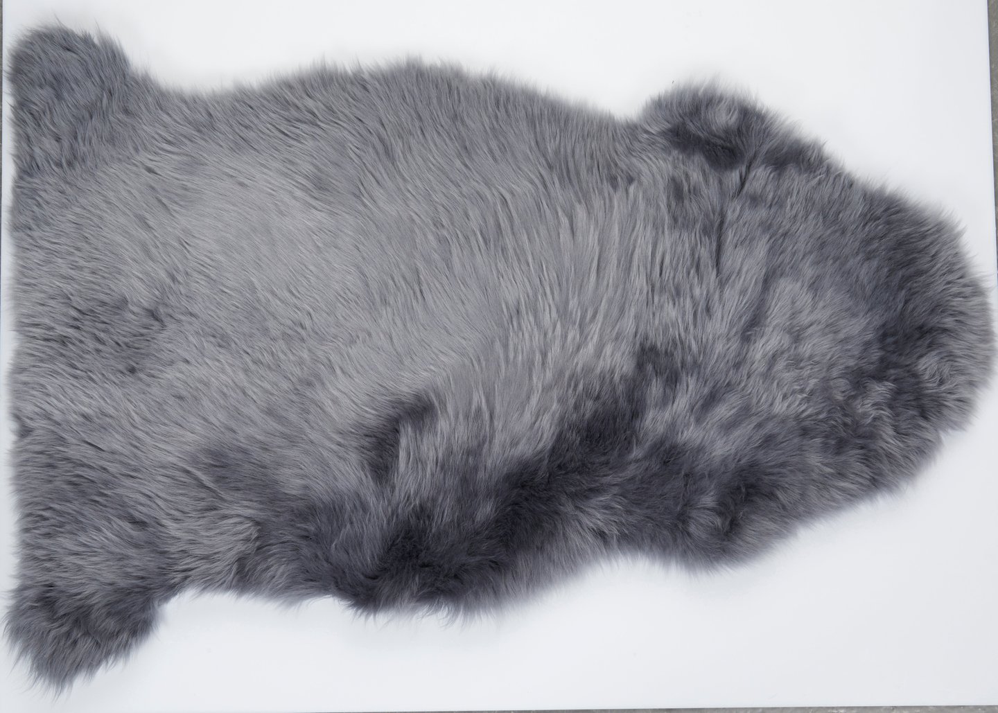 Mjuk lammeskinn mørk grå