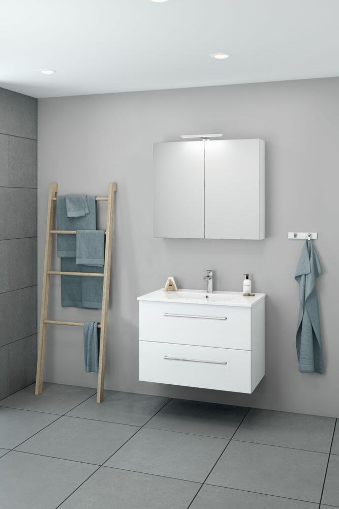 Bianca baderomsinnredning med speilskap