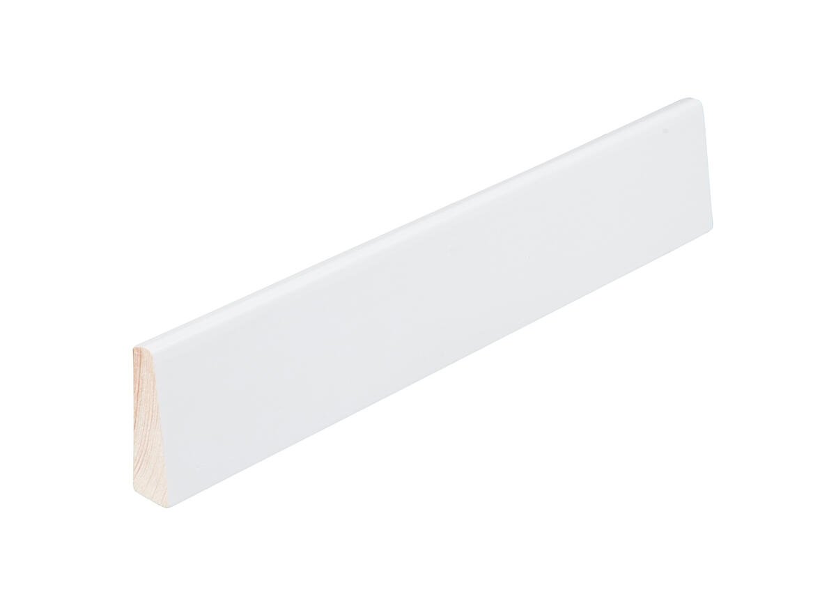 7/15x050x4400 fotlist profilert furu, hvitmalt