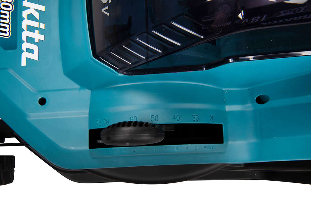 Makita DLM382CM2 gressklipper