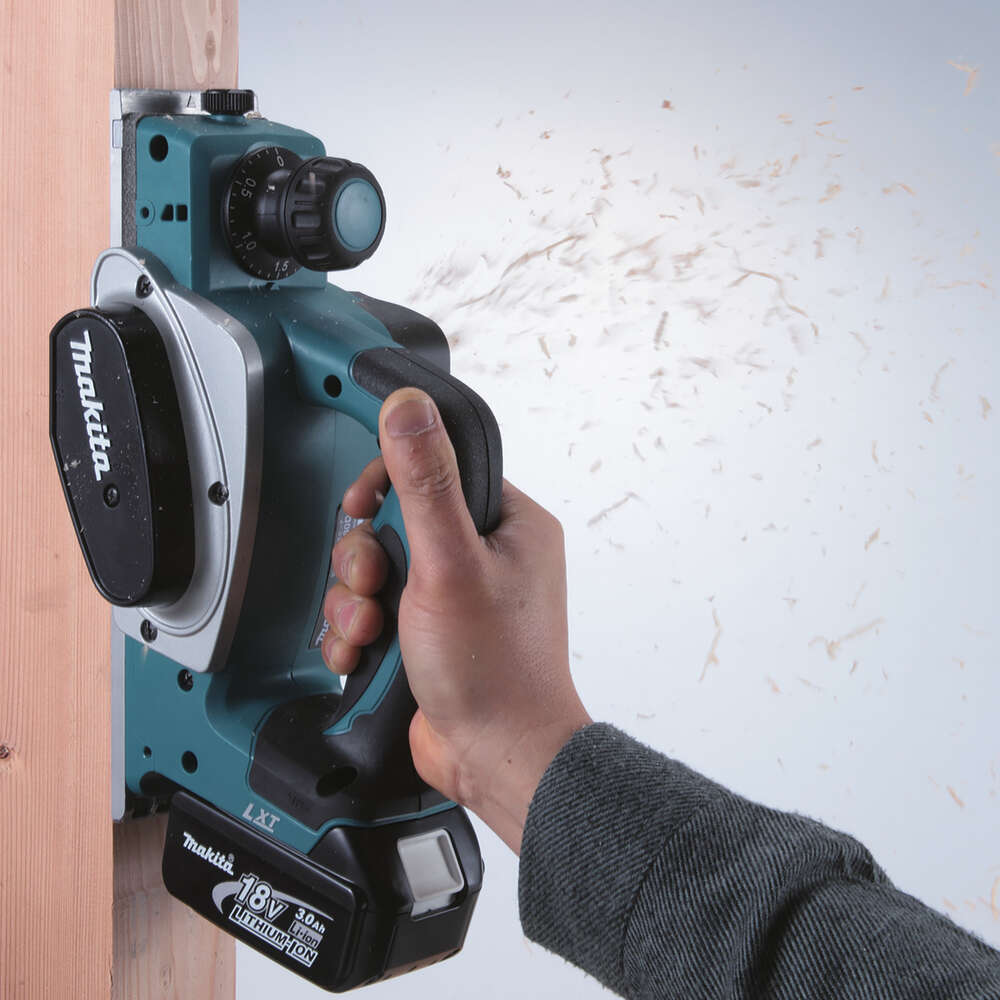Makita Høvel DKP180Z 82MM
