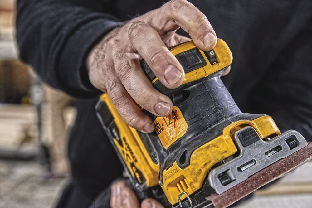 DEWALT DCW200N 18V 1/4 Ark Plansliper