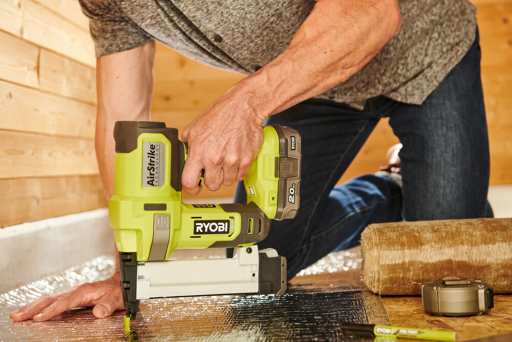 Ryobi ONE+ R18GS18-0 krampepistol u/batteri