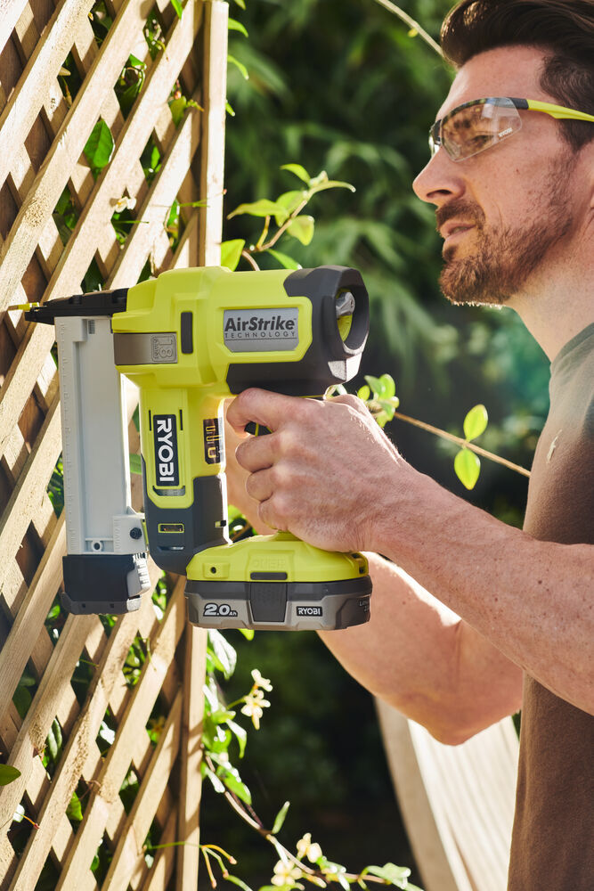 Ryobi ONE+ R18GS18-0 krampepistol u/batteri