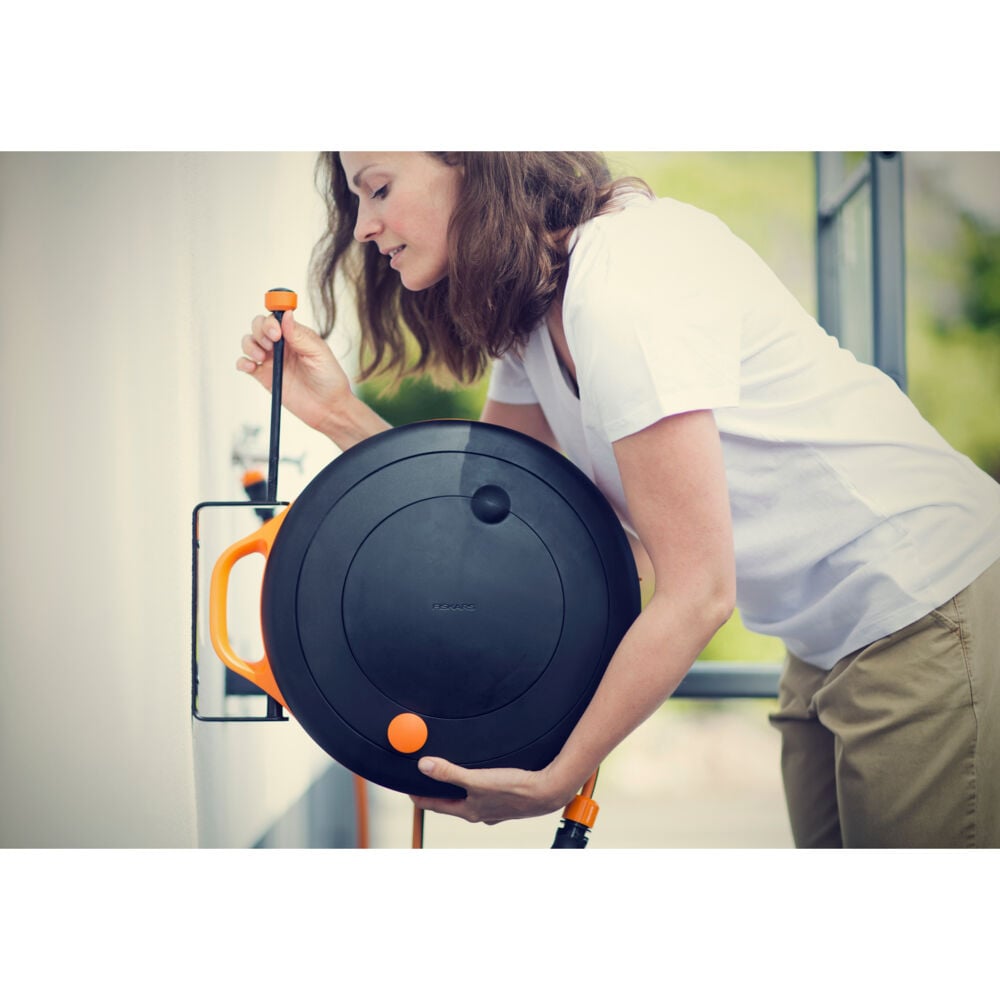 Fiskars veggbrakett for slangetrommel