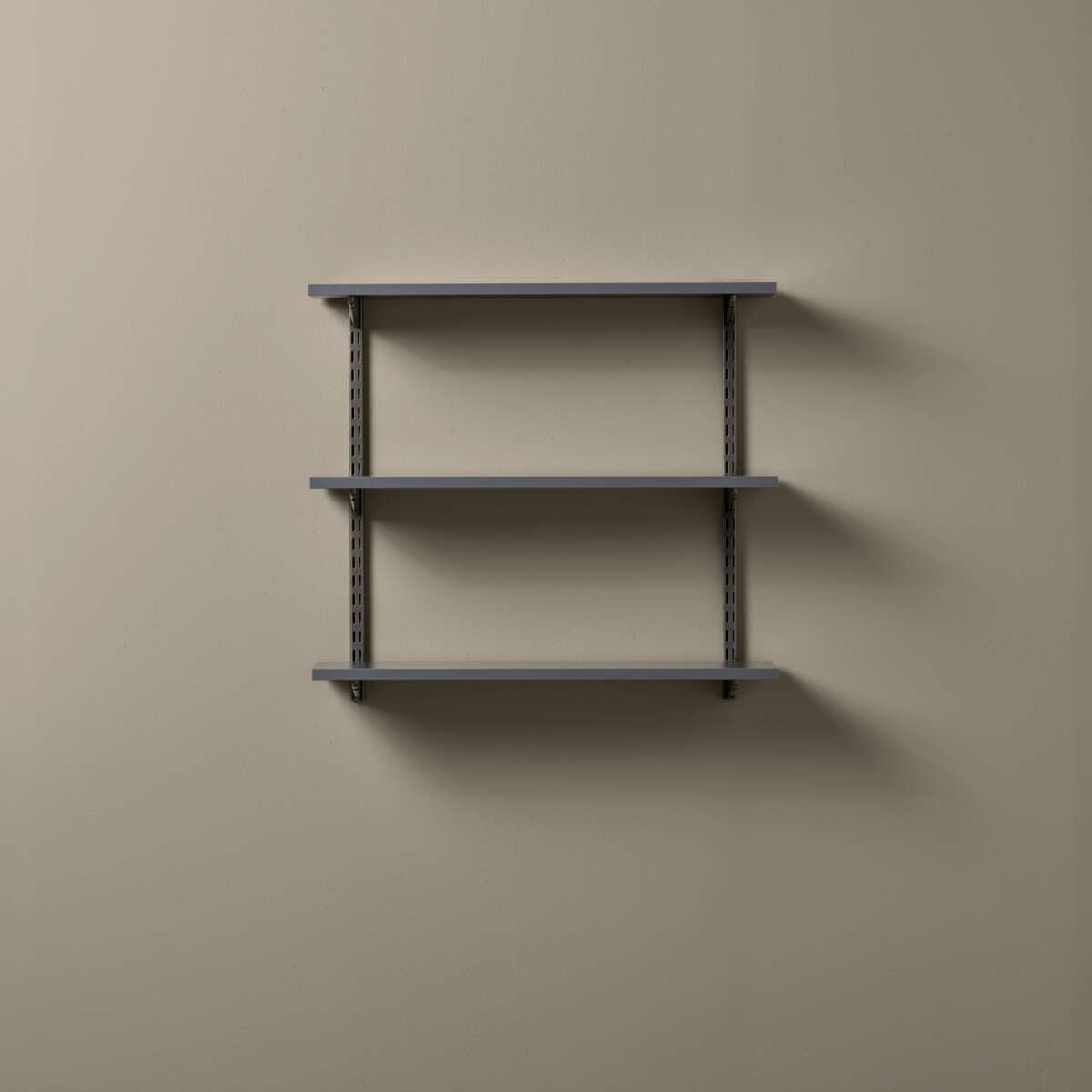 Elfa Klikk-inn graphite plugg-inn hyllesystem Kit