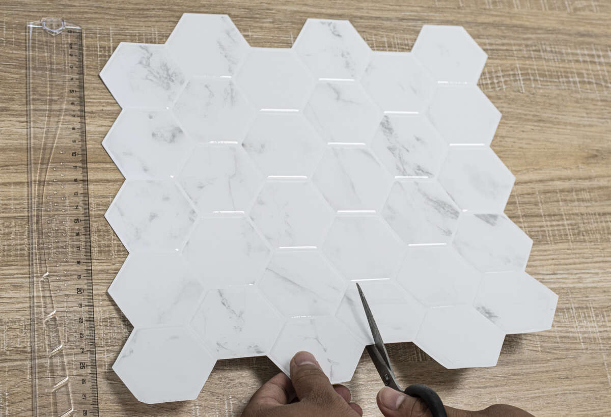 Selvklebende flis, Hvit marmor Hexagon 10 pk.