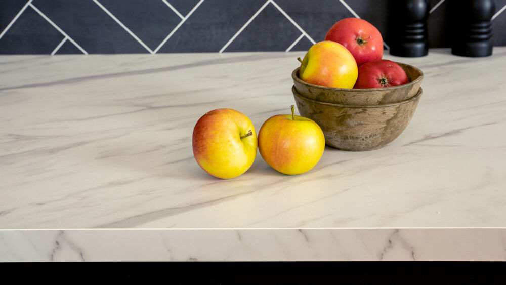 BENKEPL LEVEL H-MARMOR Level hvit Marmor 28X1870X635mm benkeplate