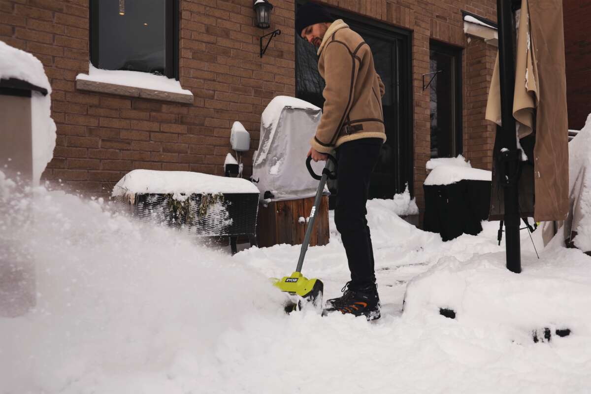 Ryobi ONE+™ RY18STA25A-140 snøslynge m/batteri