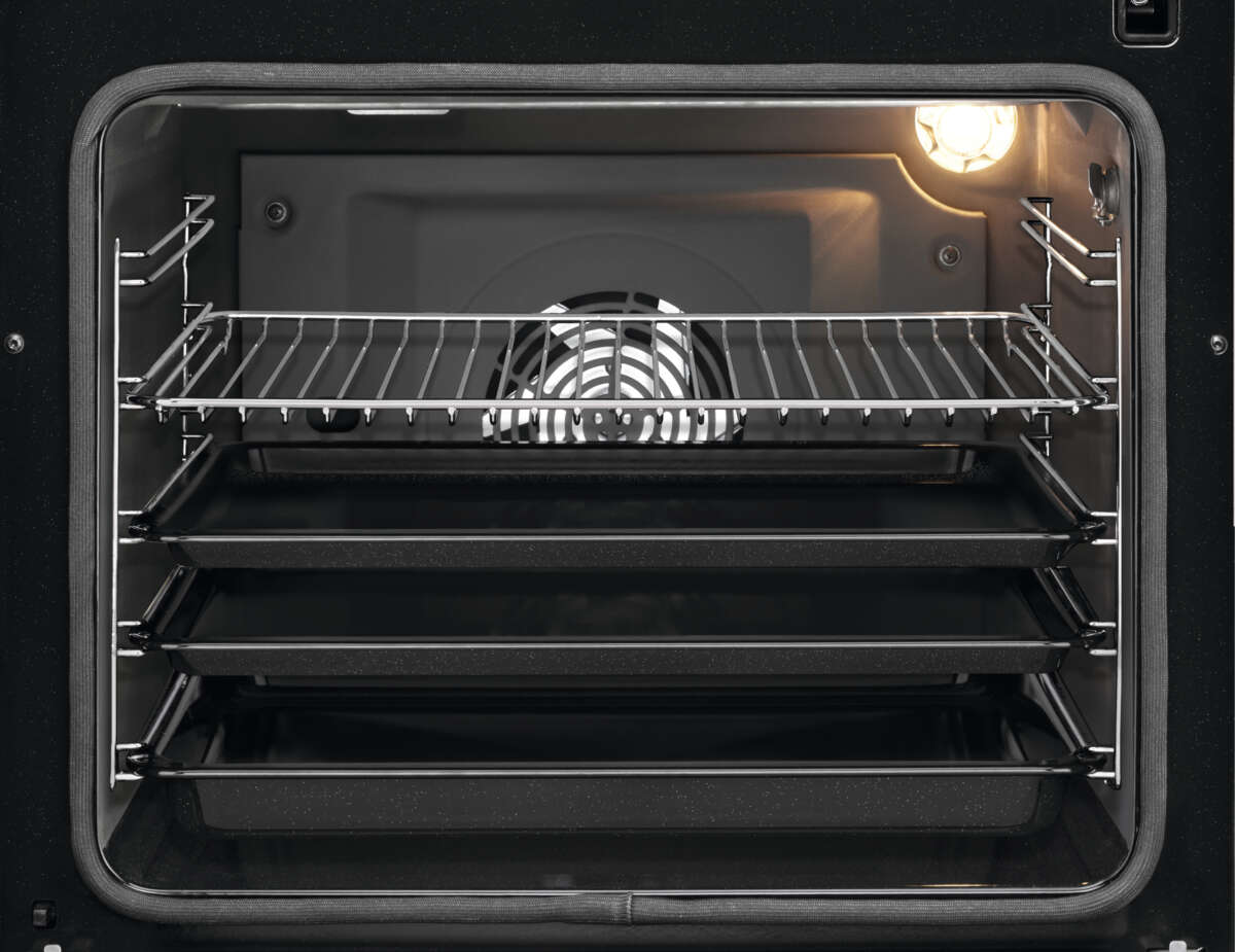 Electrolux SurroundCook LKI64404NW komfyr