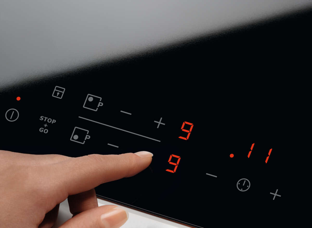 Electrolux SurroundCook LKI64404NW komfyr