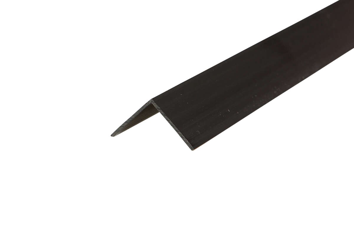 25x025x2600 Vinkellist PVC svart