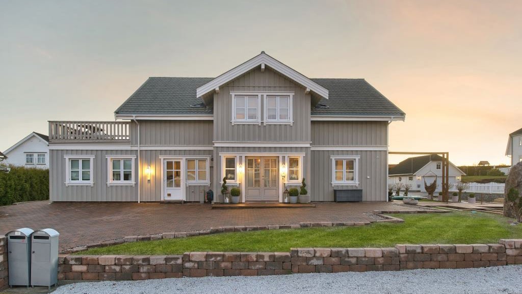 grått hus.jpg