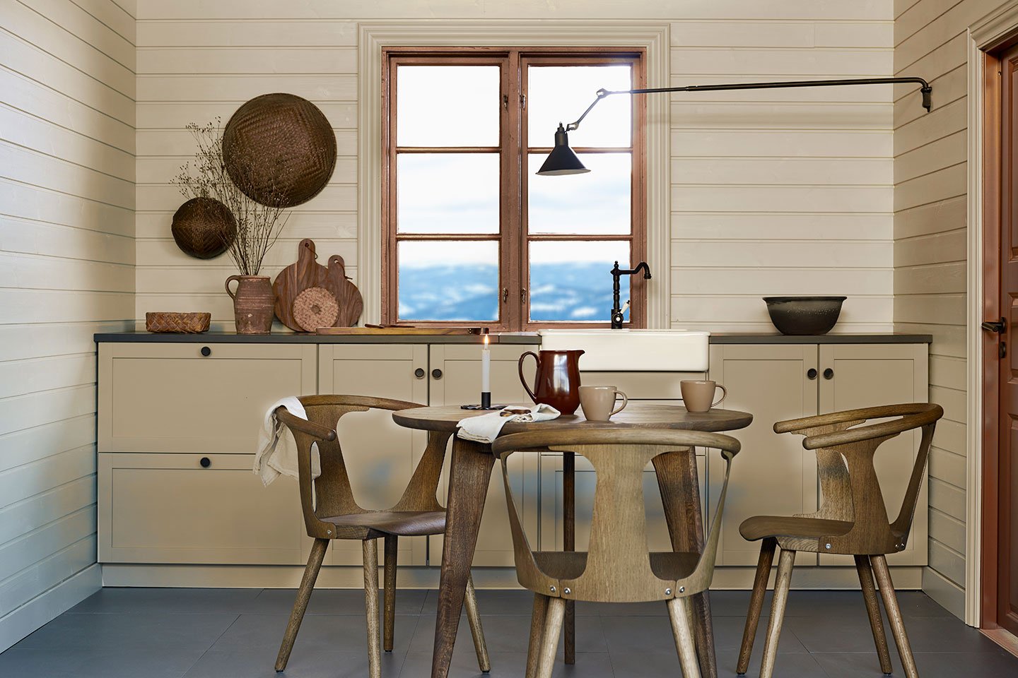 LADY-Supreme-Finish-Silkematt-12075-Soothing-Beige_kjøkken-LSF-Halvblank-12076-Modern-Beige.jpg