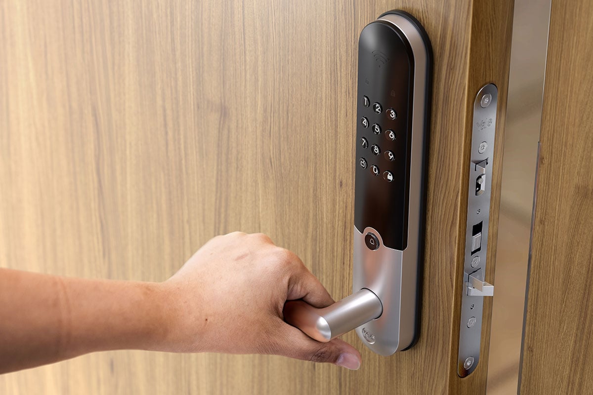 Smartlås_Yale_DoormanL3_lekkert-design.jpg