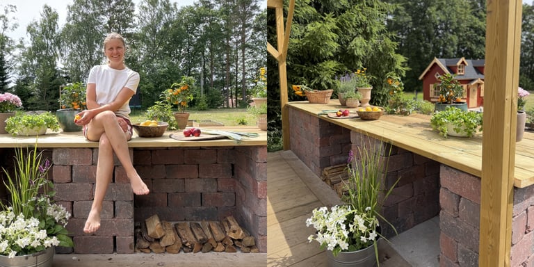 Ferdig utekjøkken bygget med hagemurblokker og benkeplate i impregnert tre under pergola.