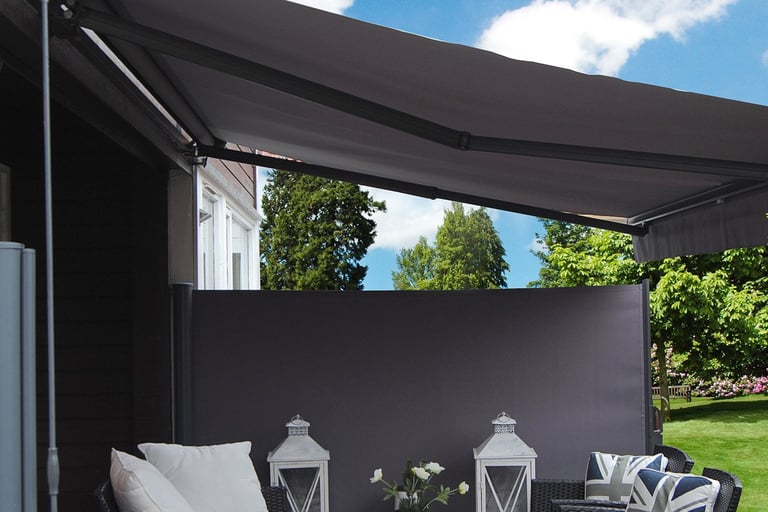 Med riktig montering gir en markise både skygge og stil til uteplassen.