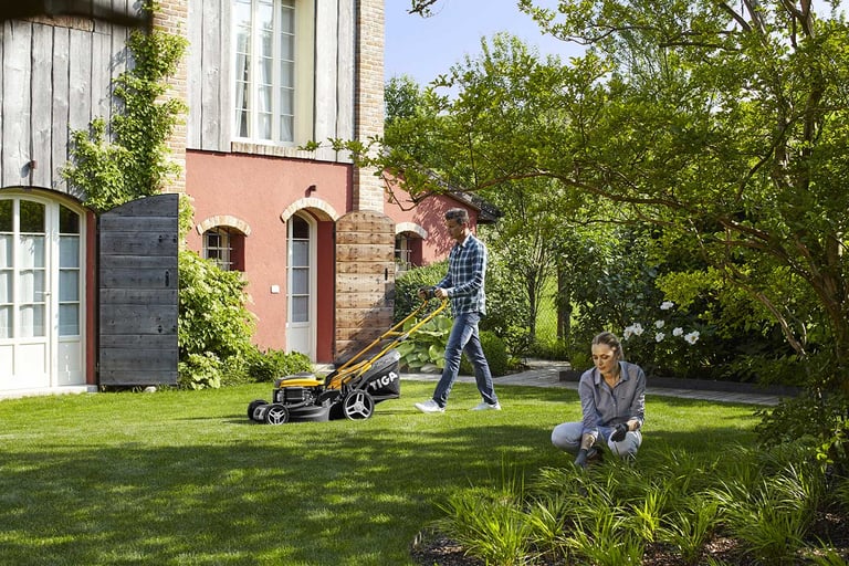 Med Stiga-gressklipperen blir plenklippingen enkel – på både store og små flater.