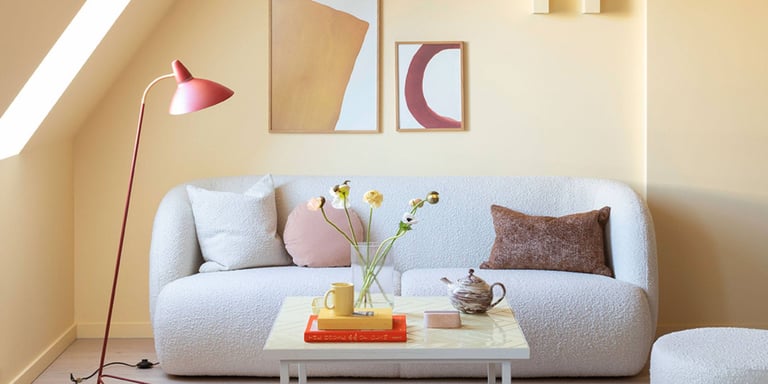 Veggene malt med 5961 SOLSTØV og taket 5959 SENNEPSFRØ.