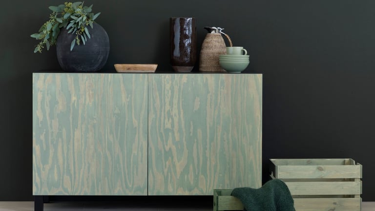 Tyrilin Interiørbeis skap og vegg: Vårspring & Mørk Einer