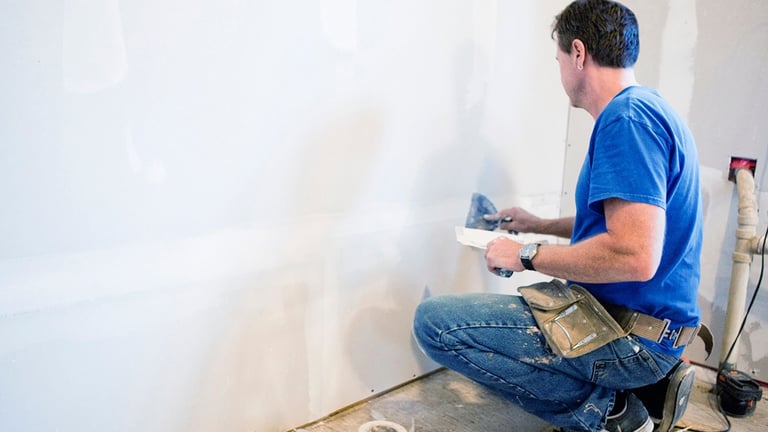 Gipsplater er enkle å montere og gir rene overflater.