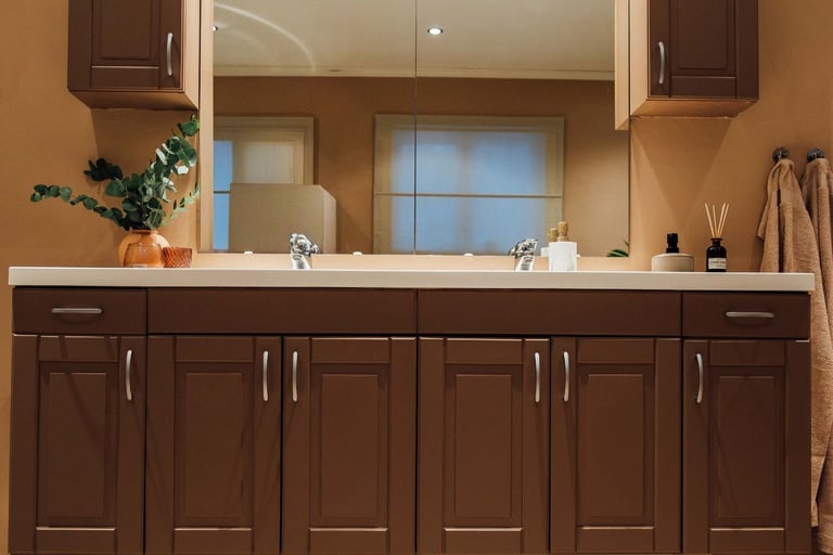 Slik maler du baderomsinnredningen