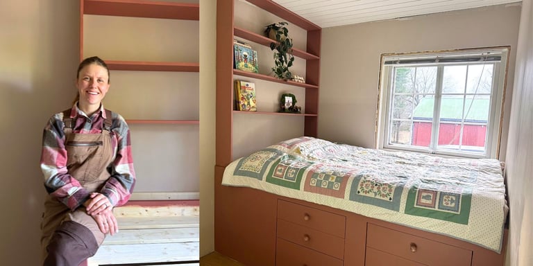 Tiril Sjåstad Christian har bygget en rød/rosa seng med skuffer til oppbevaring under. I tillegg er det en hylleseksjon på enden av sengen.