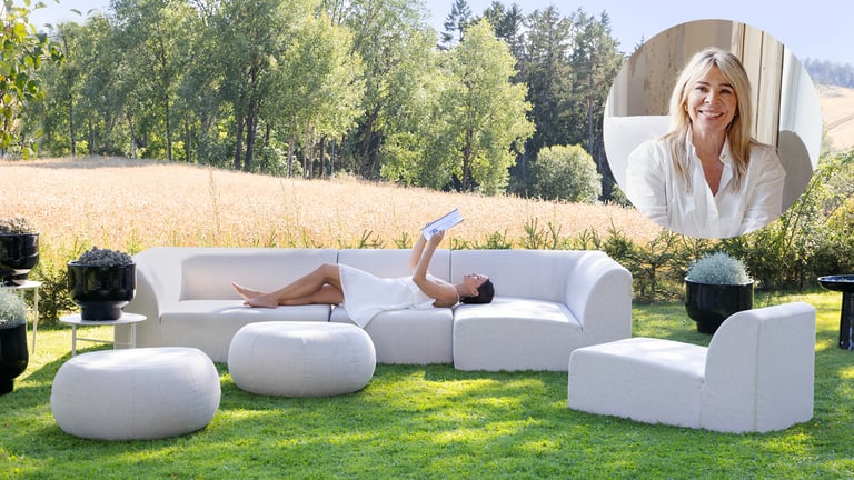 Skagen modulsofa på en gressplen. 