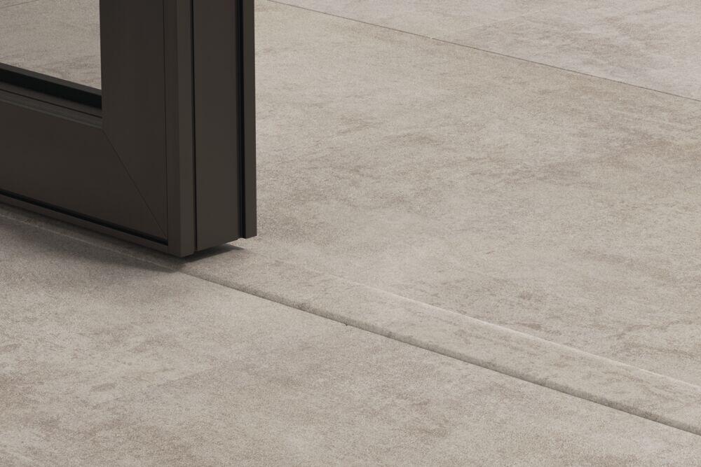 LIGHT GREY TRAVERT