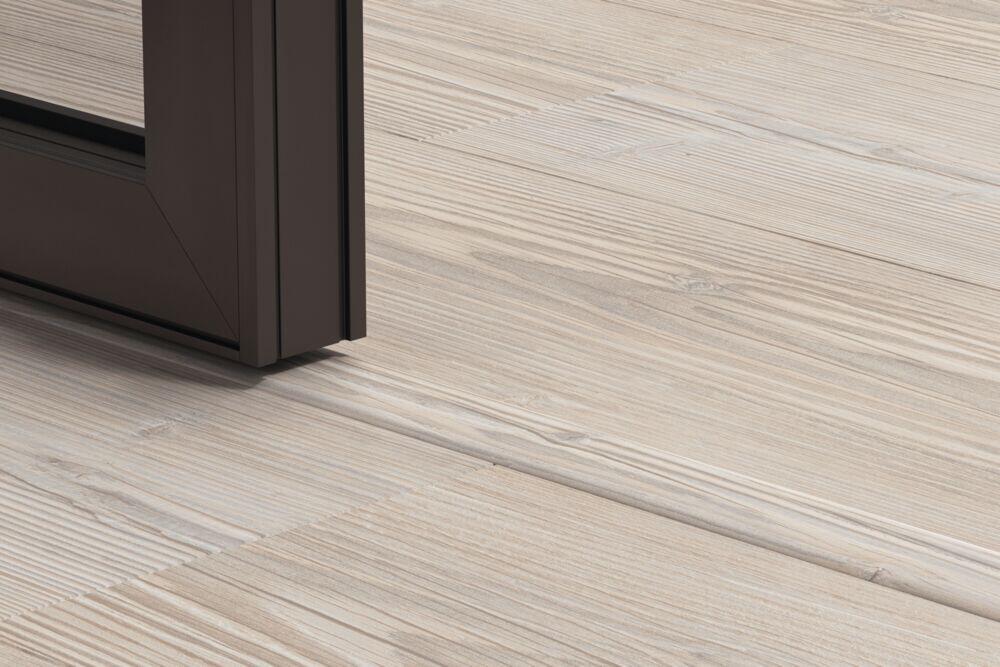 LIGHT GREY CHALET